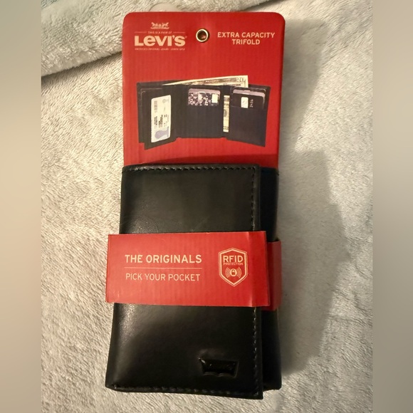 New Men’s Black Levi's wallet with RFID protection - Picture 1 of 4